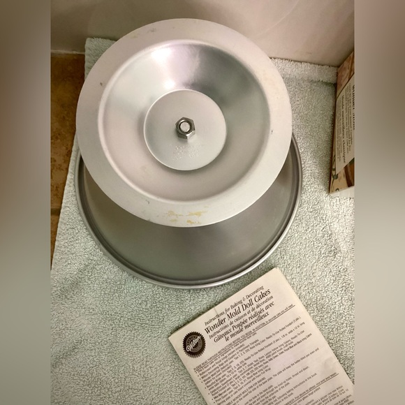 Classic Wonder Doll Cake Mold - Picture 10 of 16